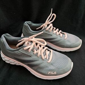 Woman's size 6 Fila pink & gray lace up gym shoes 5RM00925-262 memory foam